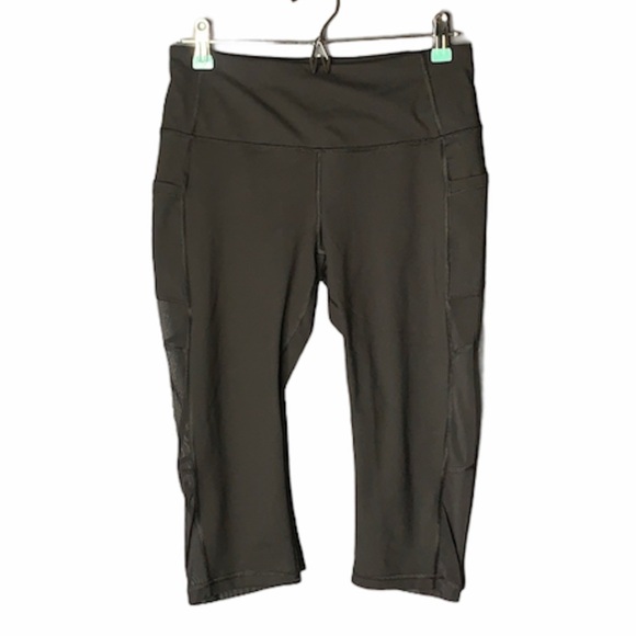 Victoria's Secret Pants - Victoria Sport Black Capri Leggings‎ Size M